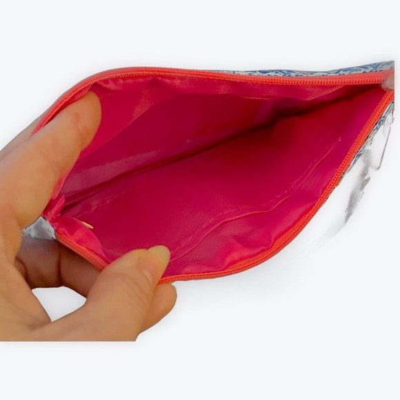 Women’s SIMPLY SOUTHERN Blue and Pink Phone Zip Wristlet - Picture 5 of 5